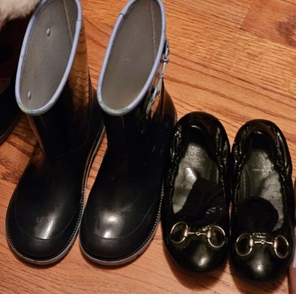 2 pair  of authentic Gucci  shoes